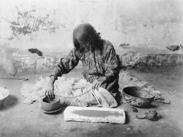 Zuni pottery maker, 1910